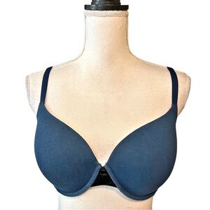Victoria’s Secret T-shirt Lightly Lined Demi SZ 32DDD in Blue and Black Velvet